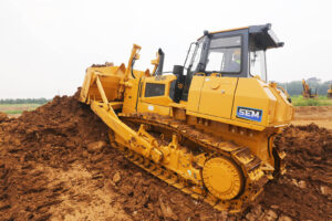 Бульдозер SEM 824F