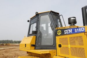 Бульдозер SEM 816D