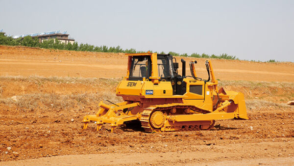 Бульдозер SEM 818F