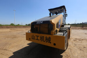 Грунтовый каток SEM 520F