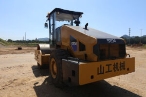 Грунтовый каток SEM 520F