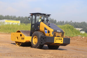 Грунтовый каток SEM 526F