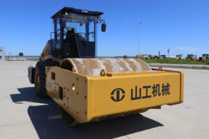 Грунтовый каток SEM 526F
