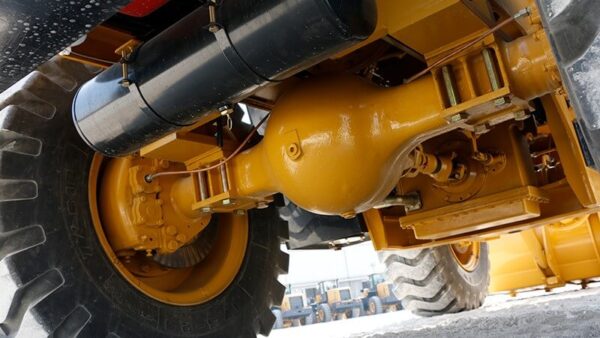 трансмиссия на фронтальном погрузчике SEM636D