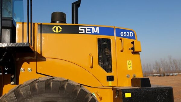 техническое обслуживание ТО на фронтальном погрузчике SEM 653D