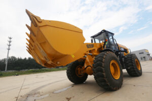 Фронтальный погрузчик SEM 655F