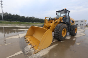 Фронтальный погрузчик SEM 655F