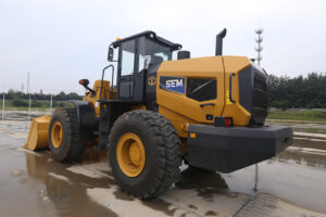 Фронтальный погрузчик SEM 655F