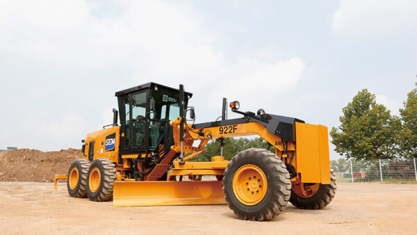Низкие эксплуатационные затраты автогрейдера SEM 922F AWD