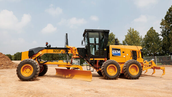 Полный привод на Автогрейдер SEM 922F AWD