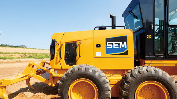 Рыхлитель с зубьями Caterpillar на автогрейдере SEM 922F