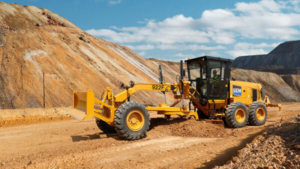 Грейдер SEM 922F
