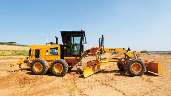 Автогрейдер SEM 922F в работе